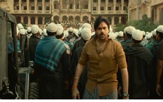 ustaad-bhagat-singh-first-look-out-pawan-kalyan-looks-intense-in-his-iconic-cop-avatar-watch